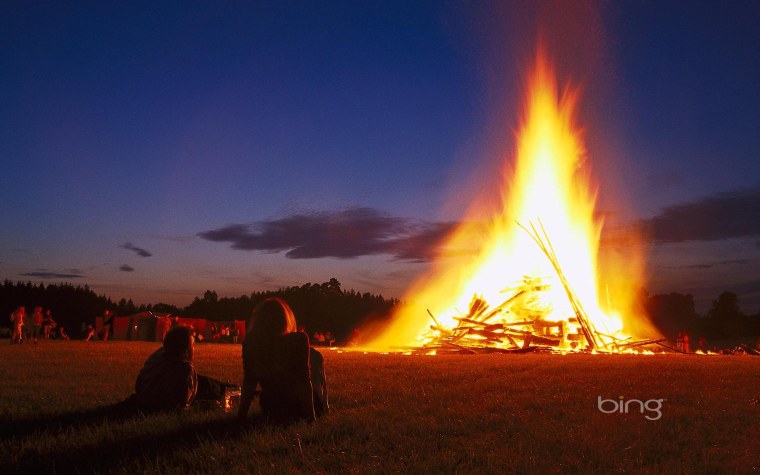 Огромный костер