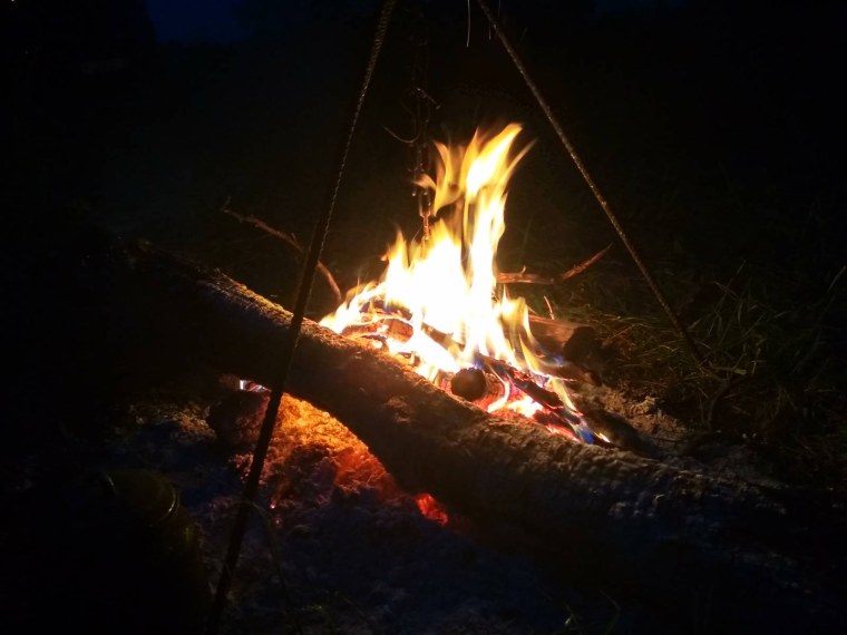 Ночная рыбалка у костра