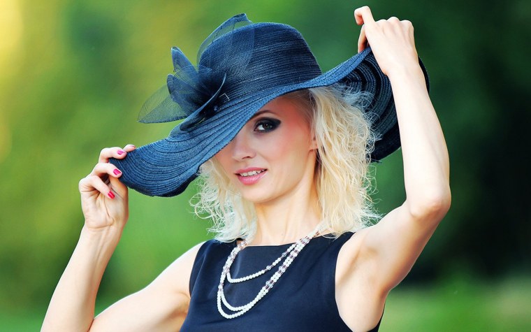 Девушка в шляпке