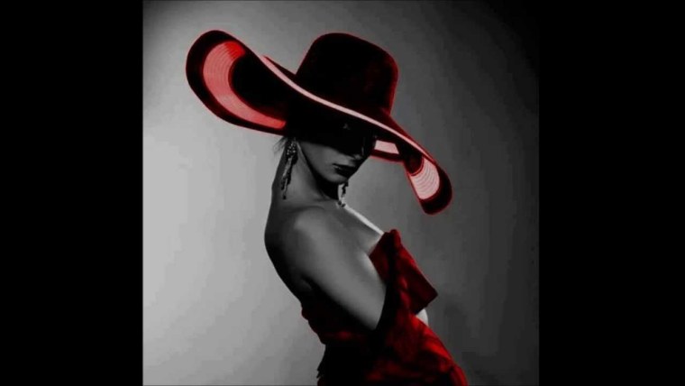 Девушка в красной шляпе