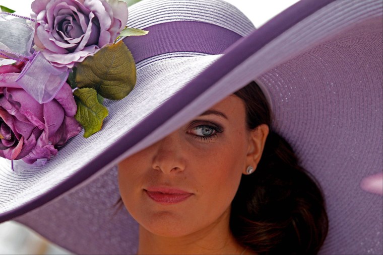 Женщина в большой шляпе