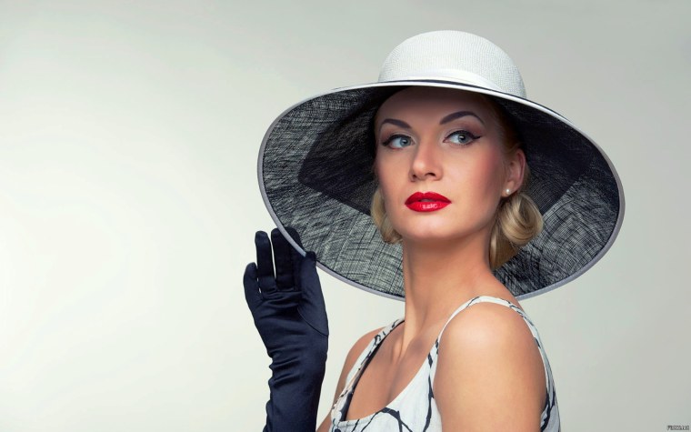 Элегантная женщина в шляпе