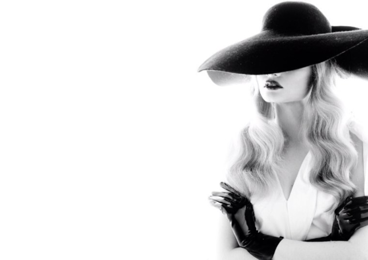 Элегантная девушка в шляпе