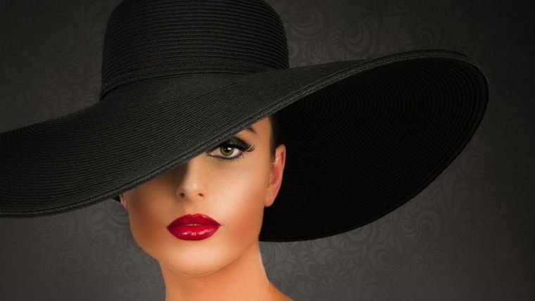 Женщина в шляпе