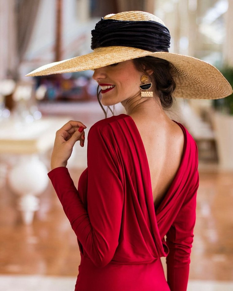 Девушка в шляпе