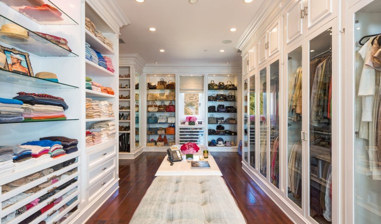 Большая гардеробная комната