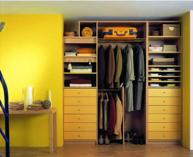 Желтая гардеробная
