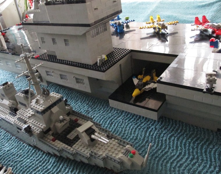 Лего авианосец 2005