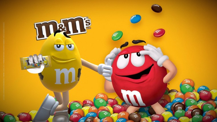 М энд ЭМС красный