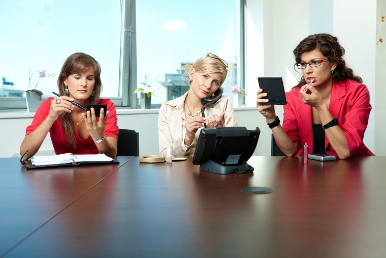 Коллеги в офисе