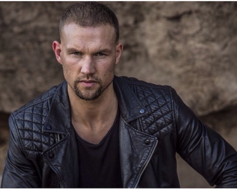 Мужчина брутал