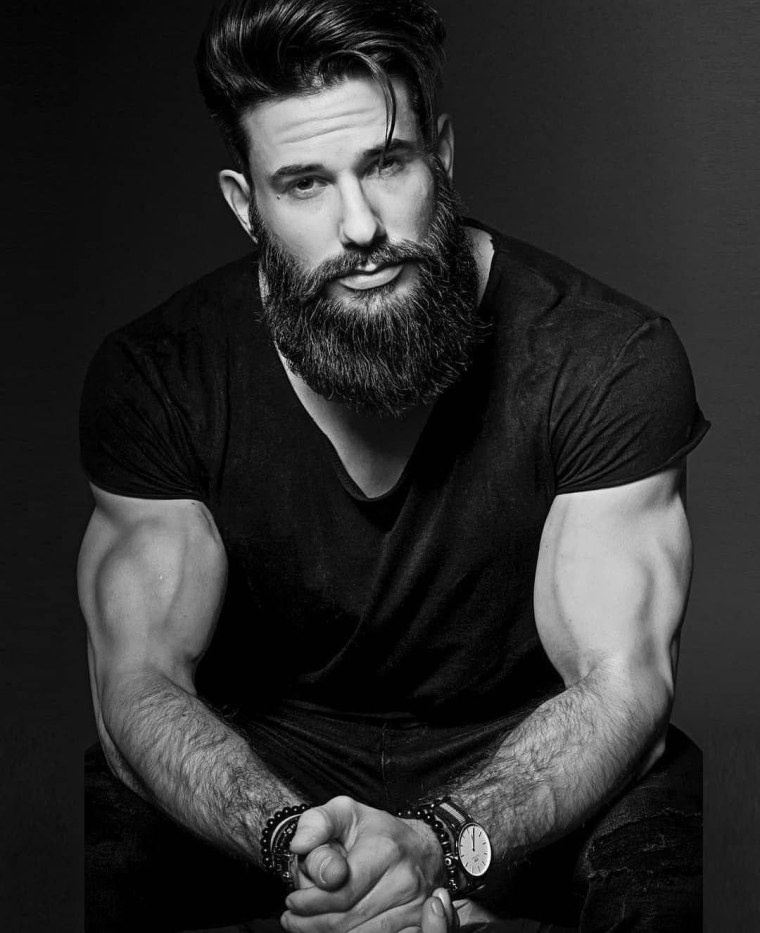 Брутальный мужчина