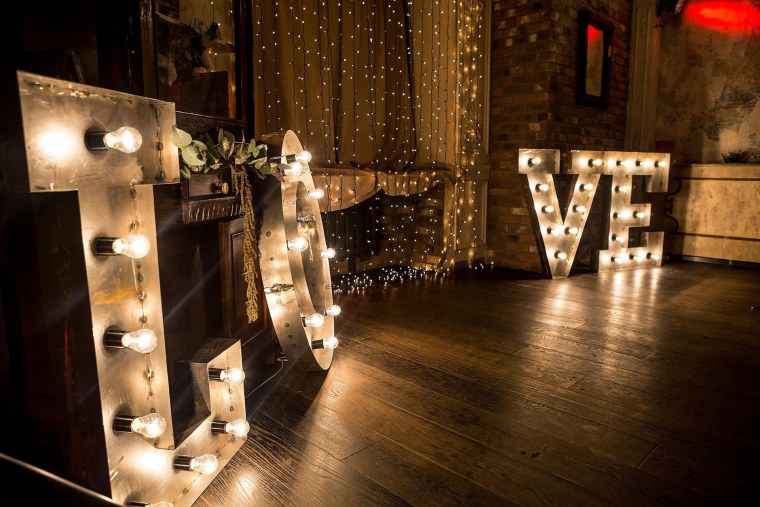 Фотозона с лампочками