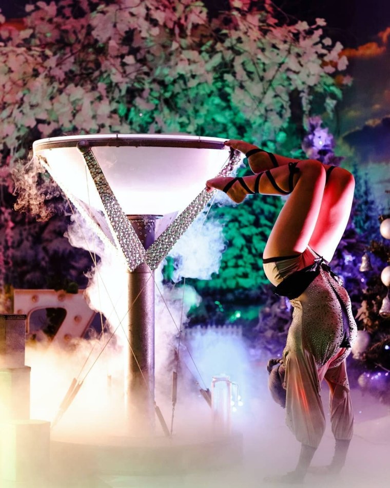 Девушка в бокале шоу