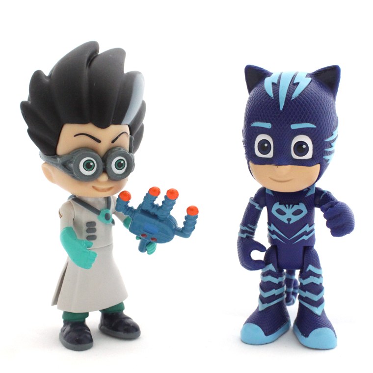 Герои в масках Ромео и Кэтбой