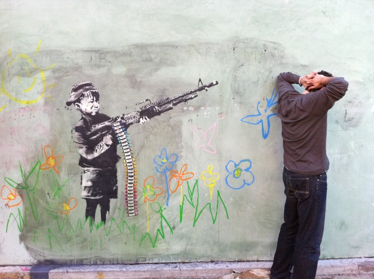 Антивоенные граффити Бэнкси