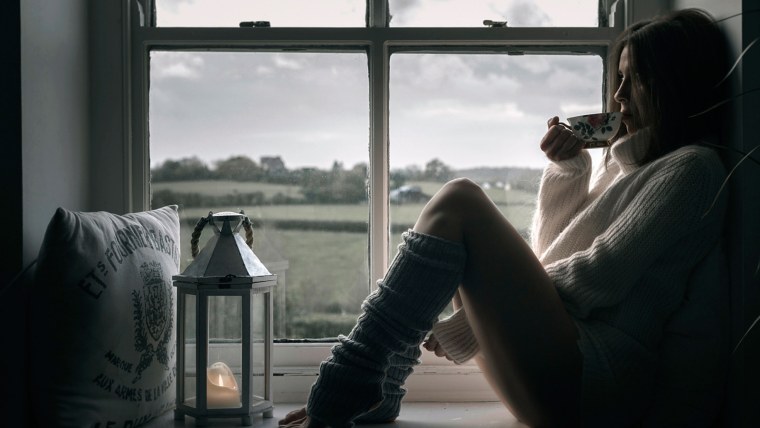 Человек на подоконнике