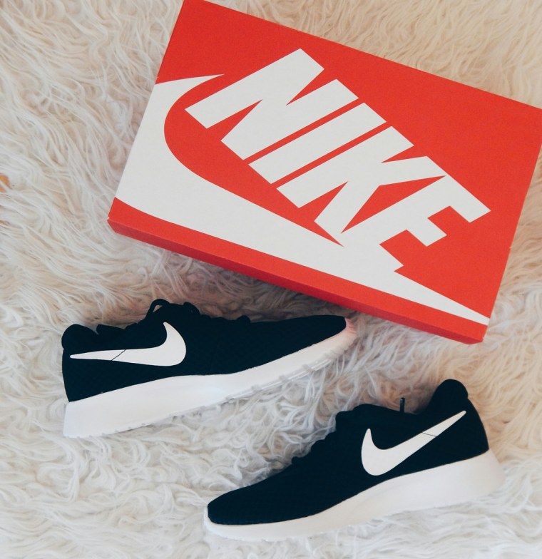 Значок бренда найк