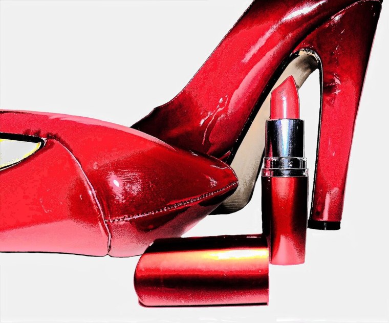 Каблуки и красная помада