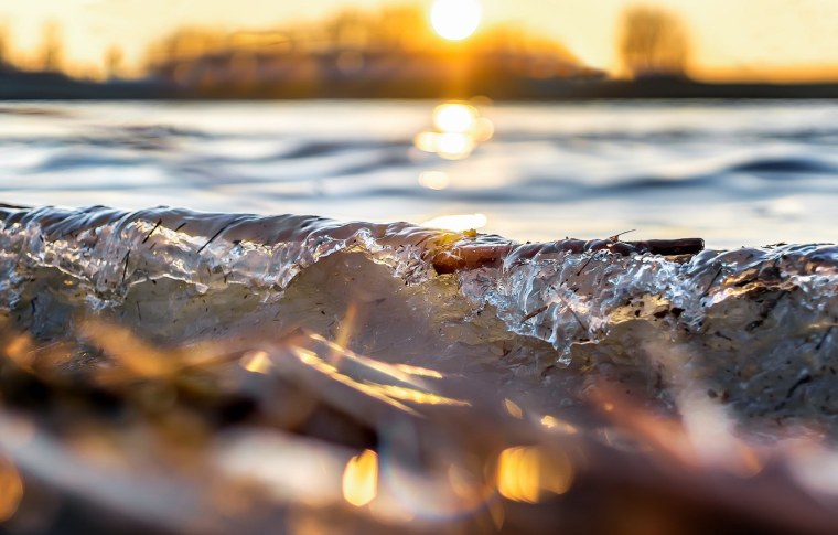 Блики солнца на воде