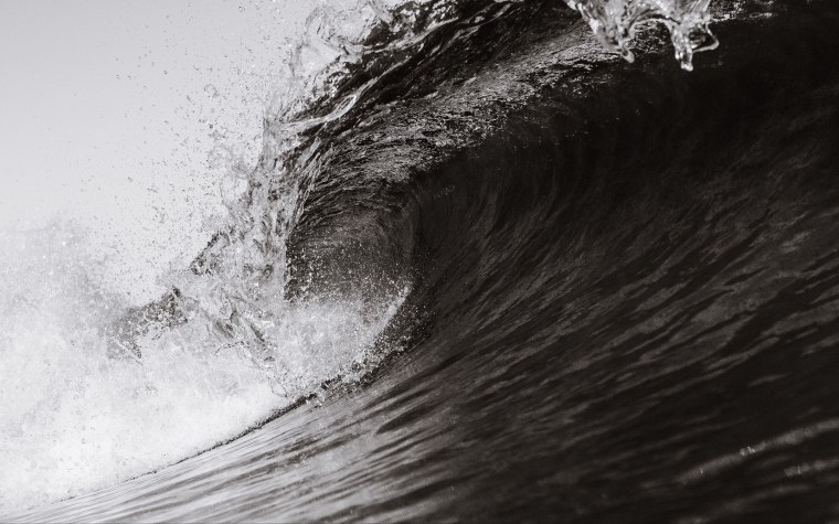 Черно белые волны