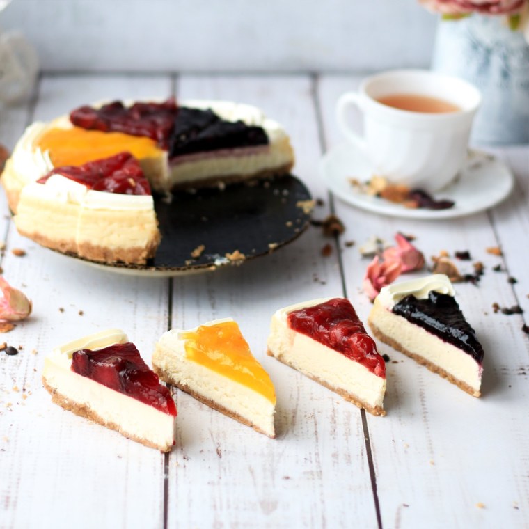 Ассорти чизкейков с топингом