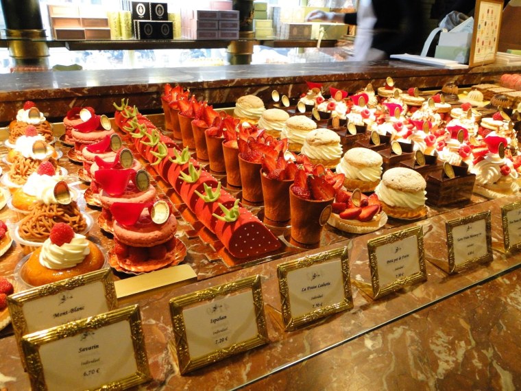 Кондитерская в Париже Ладури