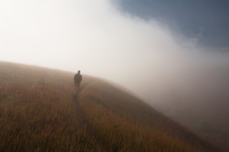 Человек уходящий в туман