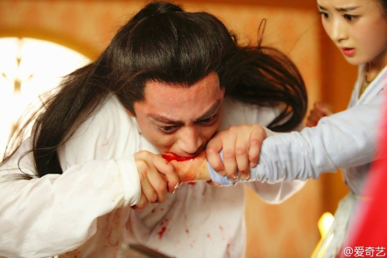 Дорама 钟楼爱人，男女主大尺度吻戏床戏，看的身体发热嘴发干