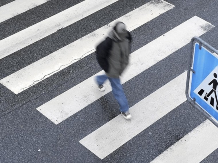 Дорожный знак пешеходный переход