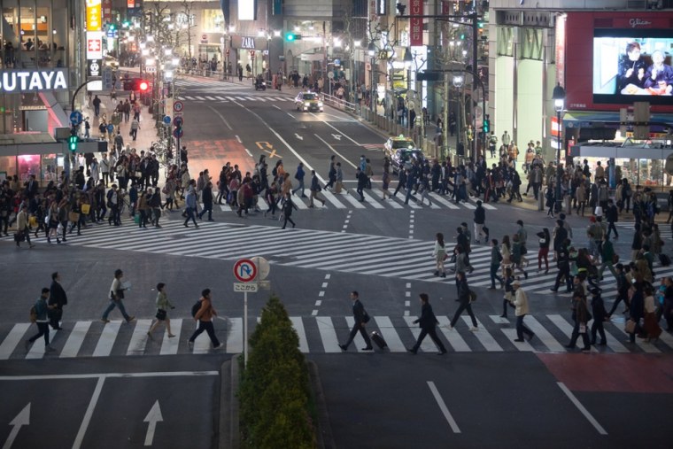 Пешеход в большом городе