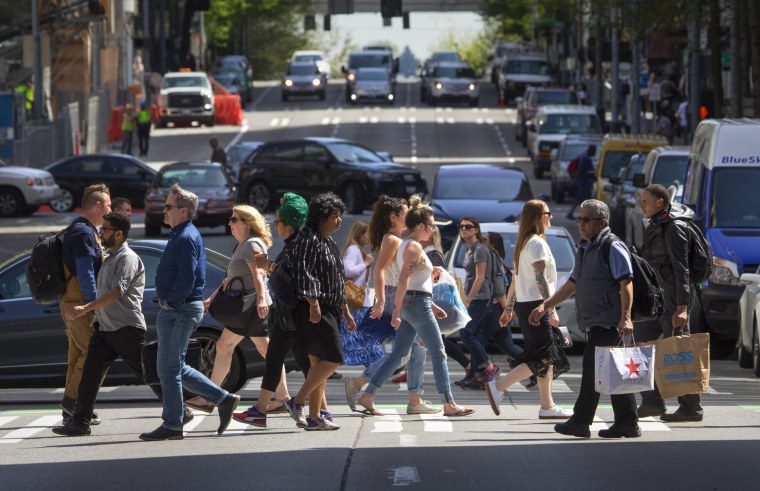 Пешеходы на улице