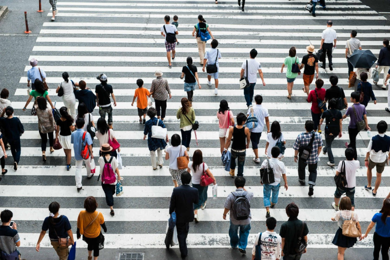 Много людей в городе