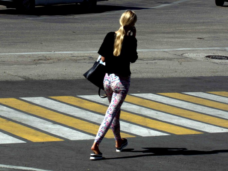 Девушка на переходе