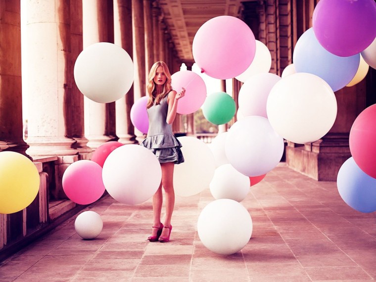 Девушка с воздушными шарами