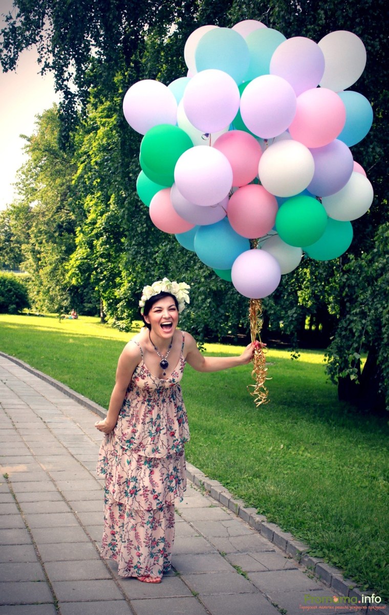 Девушка с шариками