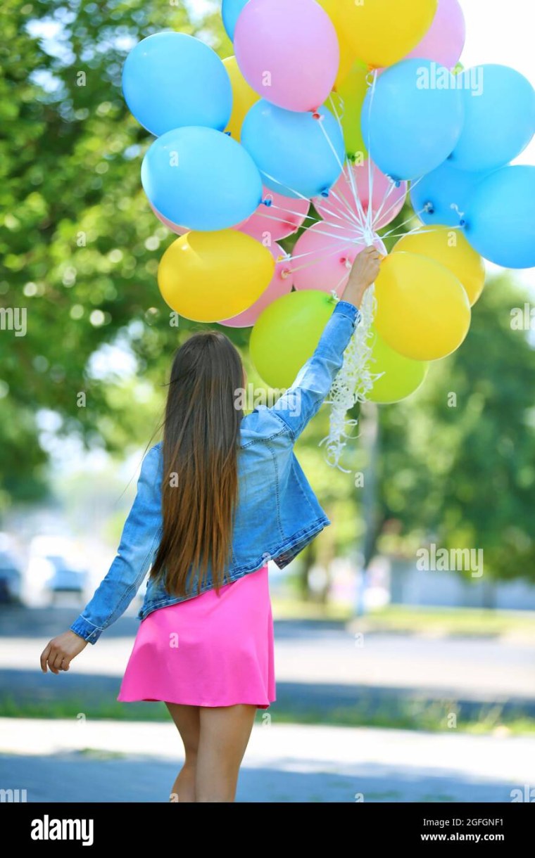 Девочка с воздушными шариками