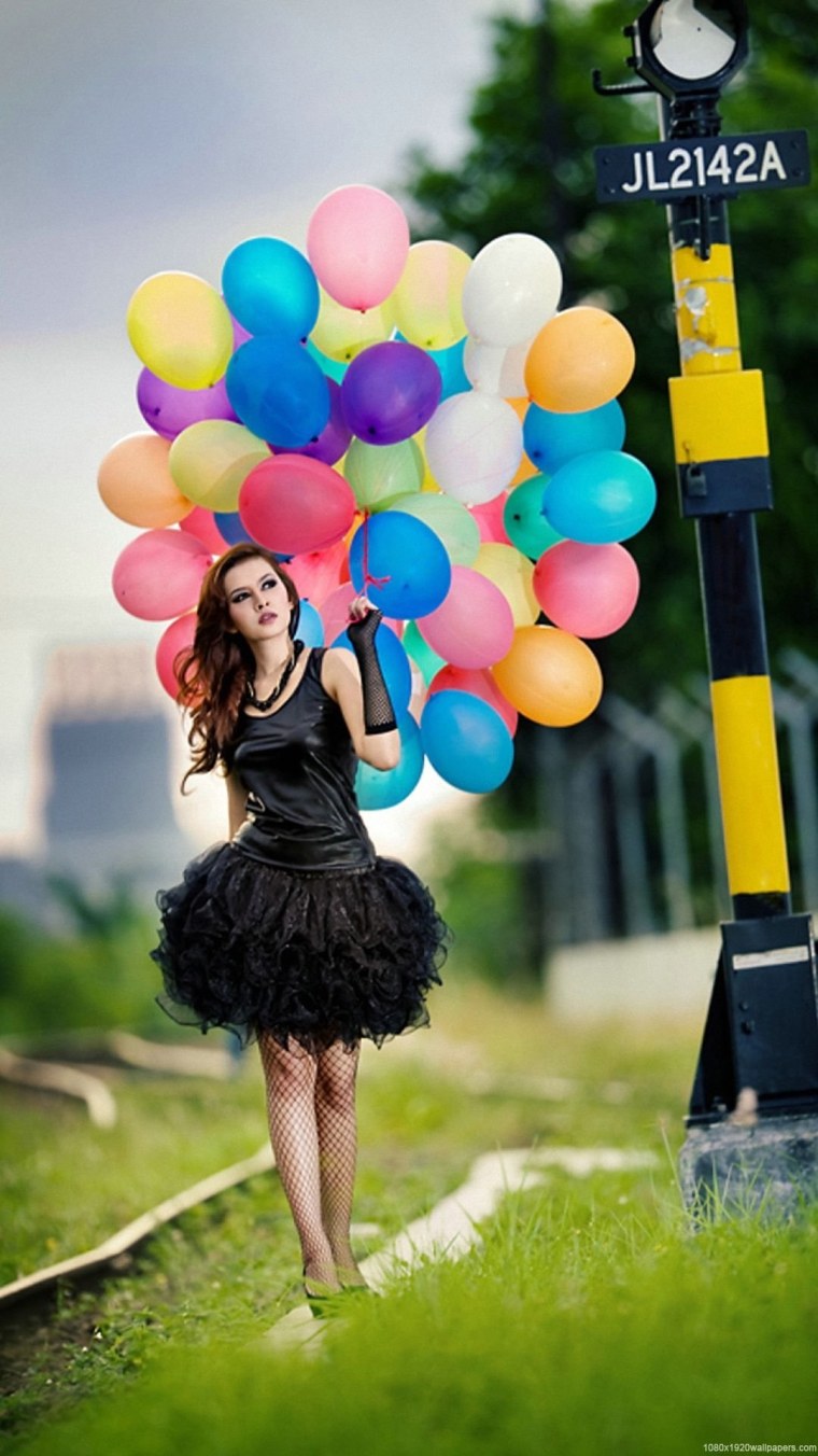 Девушка с воздушными шарами