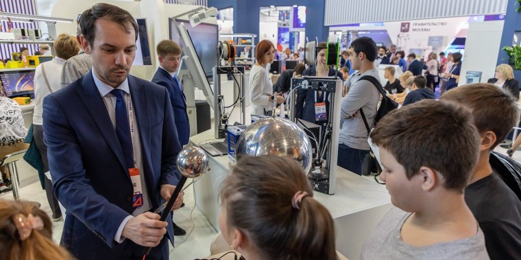 Известный молодой репортер освещает мир