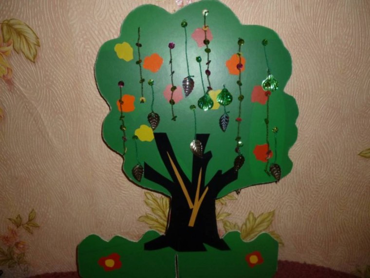 Дерево из фанеры для детского сада