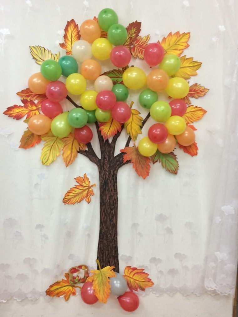 Дерево из воздушных шаров