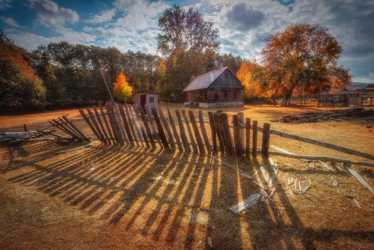 Заброшенная карельская деревня осень