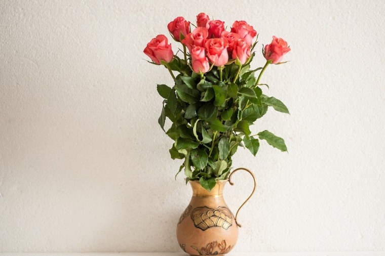 Розы в вазе