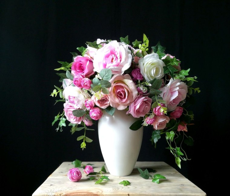 Композиция цветов в вазе