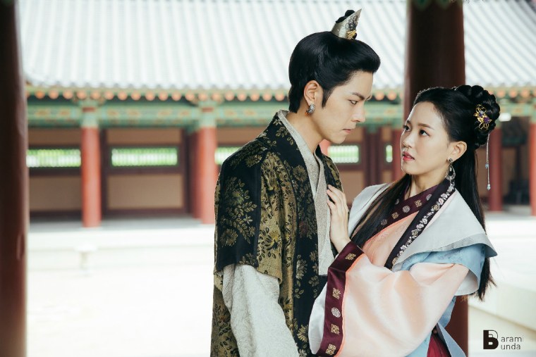 Лунные влюблённые Алые сердца корё