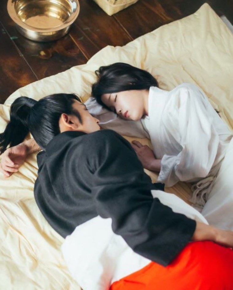 Ван со и Хэ Су поцелуй