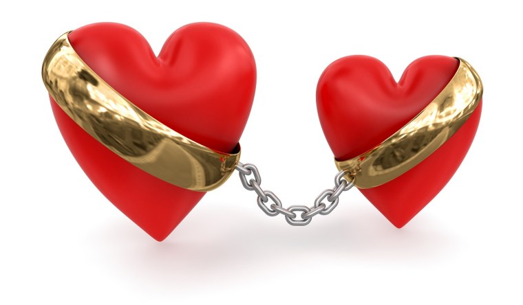 Две половинки сердечка вместе