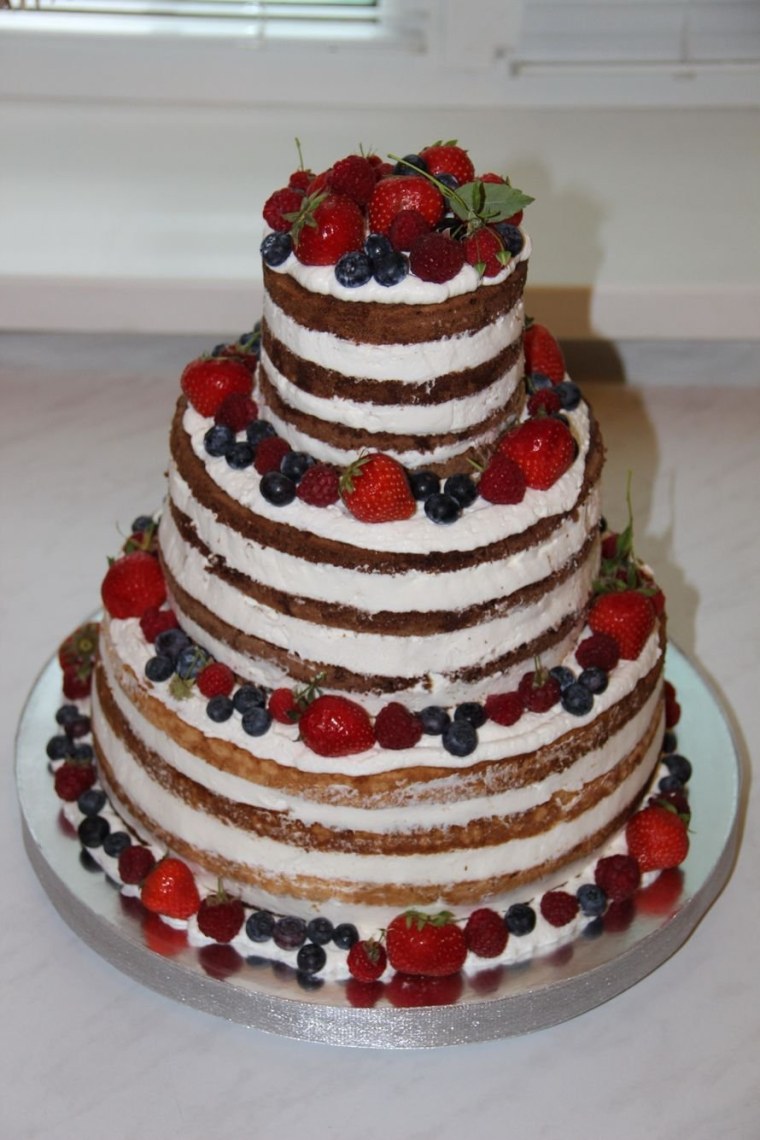 Двухъярусный торт медовик