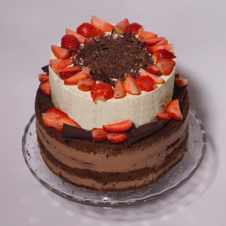 Украшение двухъярусного торта