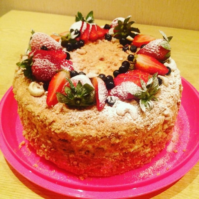 Торт «Наполеон» с клубникой